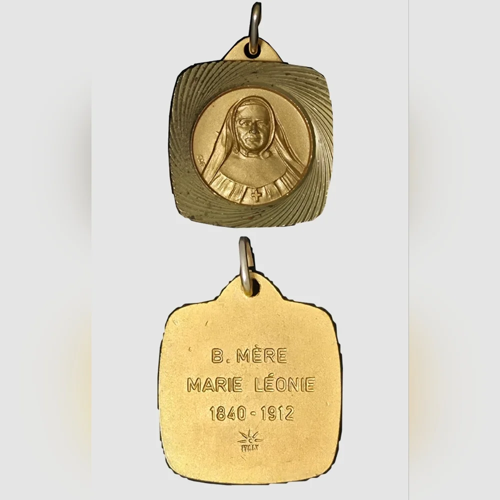 Rare Vintage Catholic Religious Medal – Blessed Mother Marie-Léonie Paradis - Picture 3 of 3